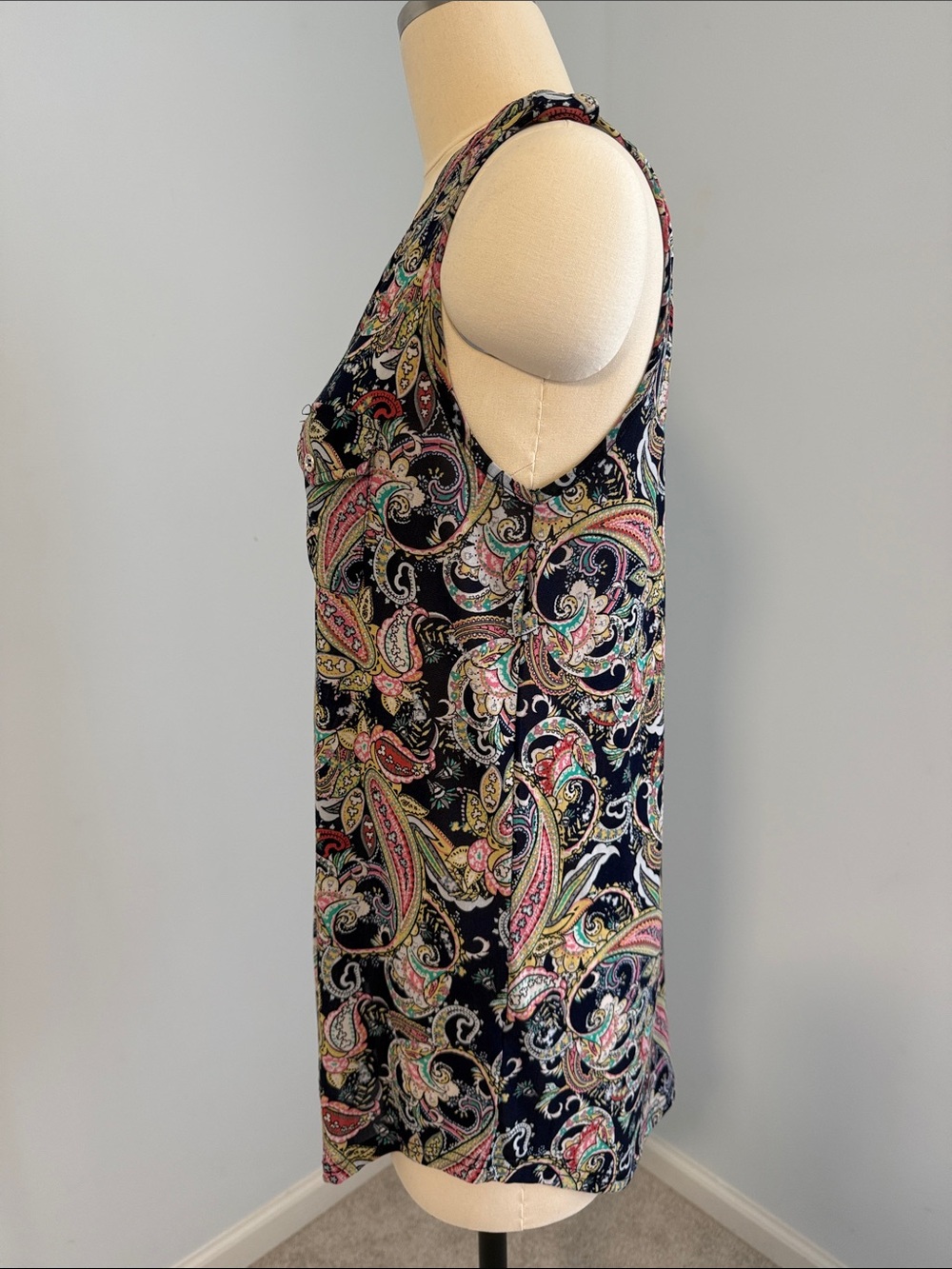 Ember Sleeveless Button down Paisley V-Neck Top in Navy SZL - Picture 4 of 15